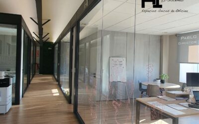 Mamparas divisorias para oficinas: las mejores soluciones para separar espacios en tu oficina